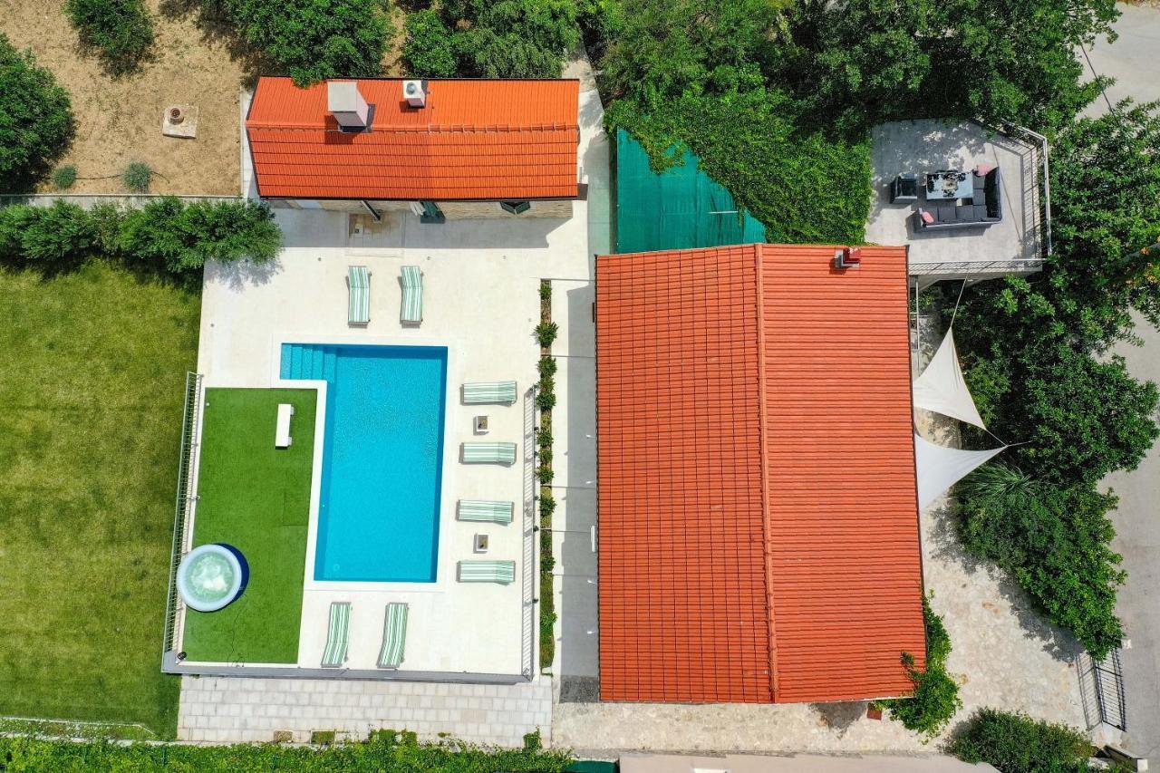 Home Away From Home With Outdoor Pool, Botanical Garden And A Beautiful Sea View Kastela Exterior photo