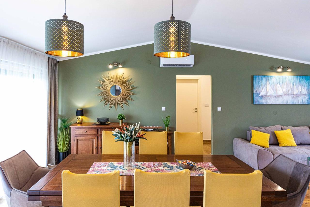 Home Away From Home With Outdoor Pool, Botanical Garden And A Beautiful Sea View Kastela Exterior photo