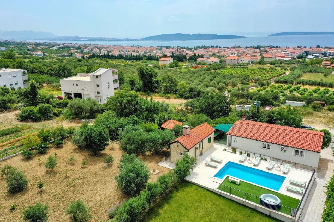 Home Away From Home With Outdoor Pool, Botanical Garden And A Beautiful Sea View Kastela Exterior photo