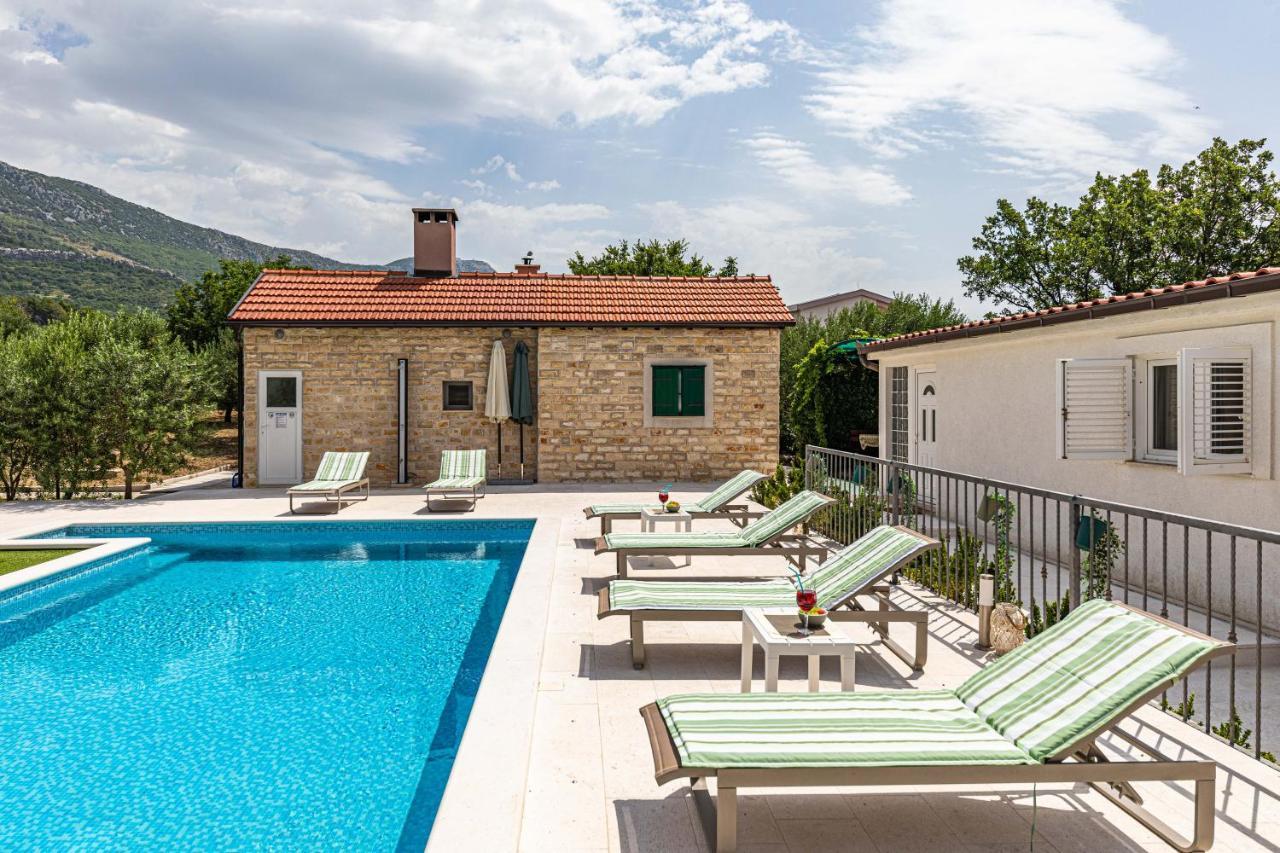 Home Away From Home With Outdoor Pool, Botanical Garden And A Beautiful Sea View Kastela Exterior photo