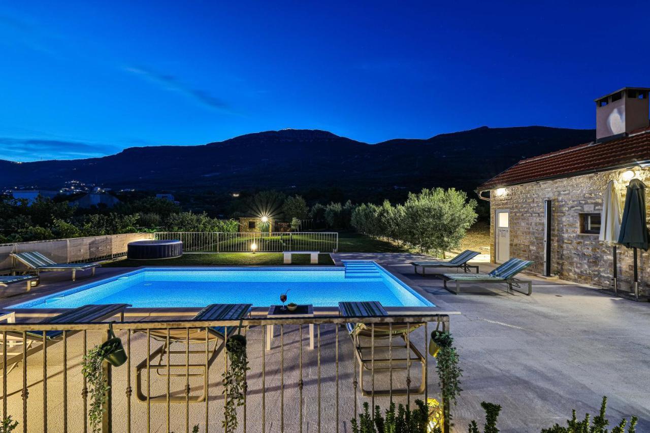 Home Away From Home With Outdoor Pool, Botanical Garden And A Beautiful Sea View Kastela Exterior photo