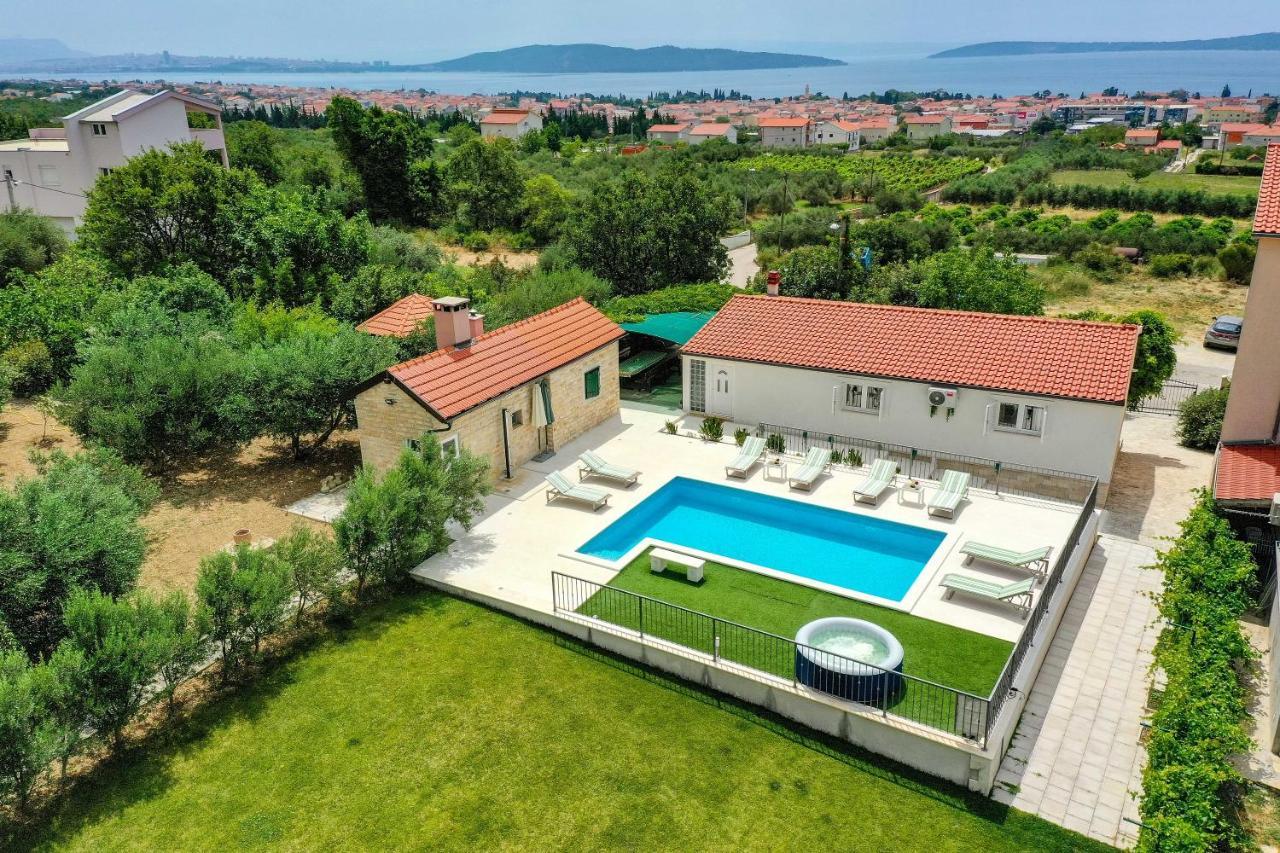 Home Away From Home With Outdoor Pool, Botanical Garden And A Beautiful Sea View Kastela Exterior photo