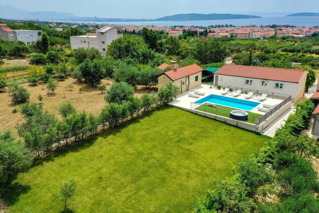Home Away From Home With Outdoor Pool, Botanical Garden And A Beautiful Sea View Kastela Exterior photo