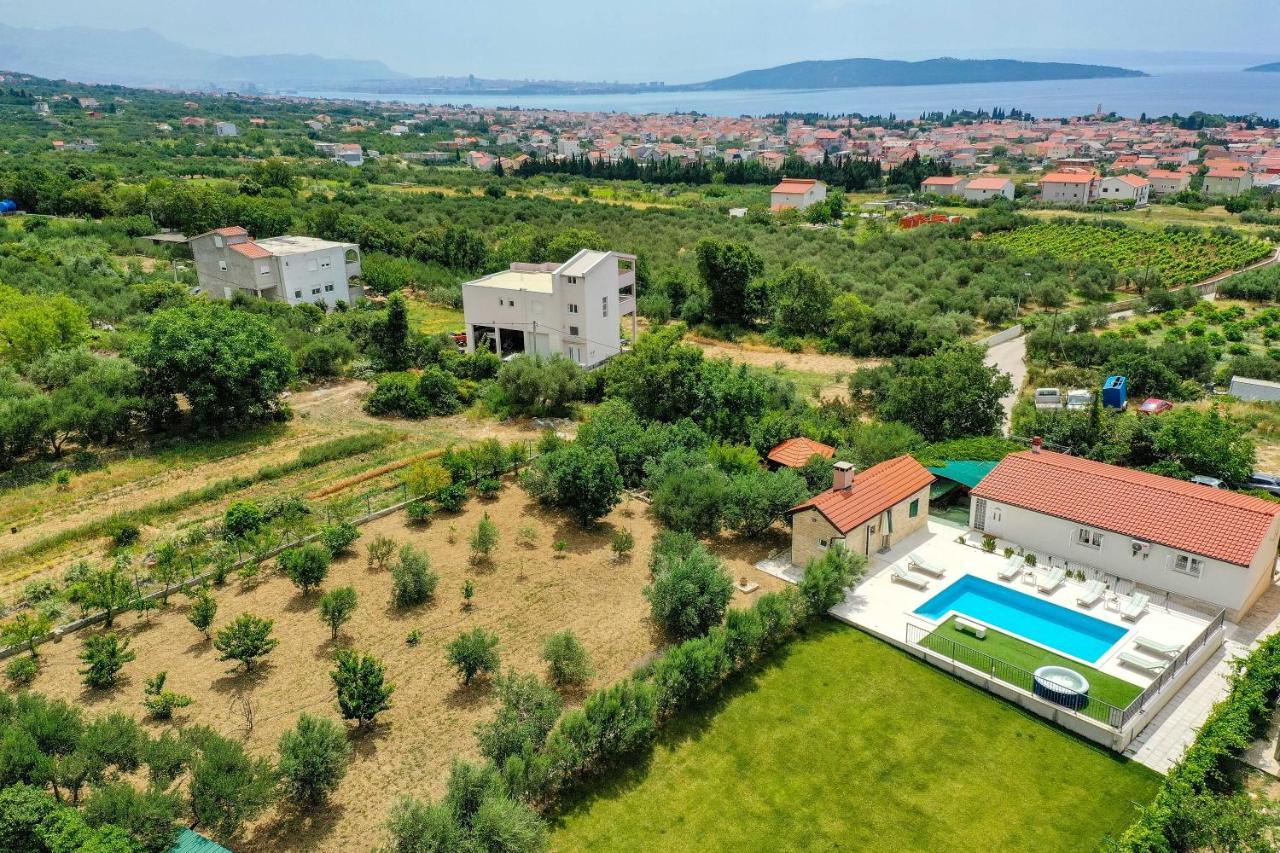 Home Away From Home With Outdoor Pool, Botanical Garden And A Beautiful Sea View Kastela Exterior photo
