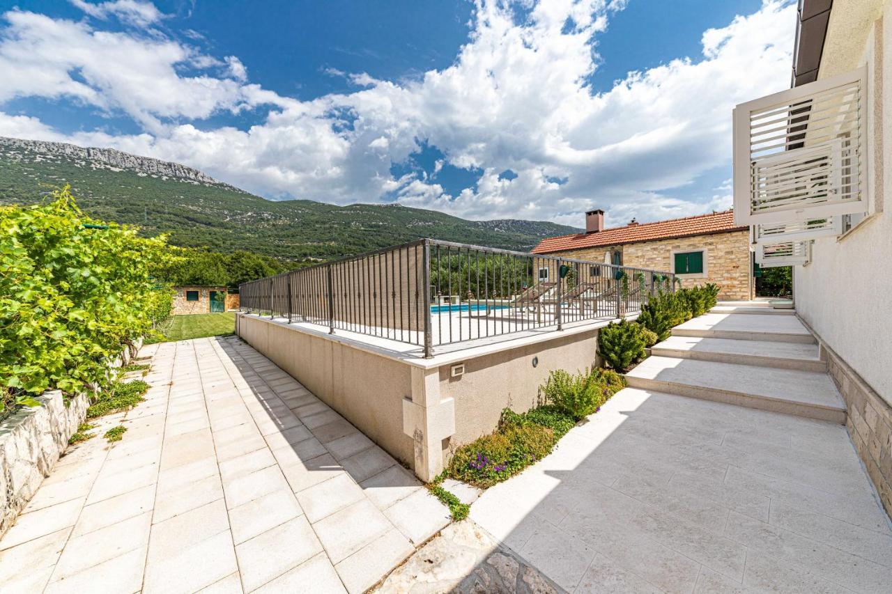 Home Away From Home With Outdoor Pool, Botanical Garden And A Beautiful Sea View Kastela Exterior photo