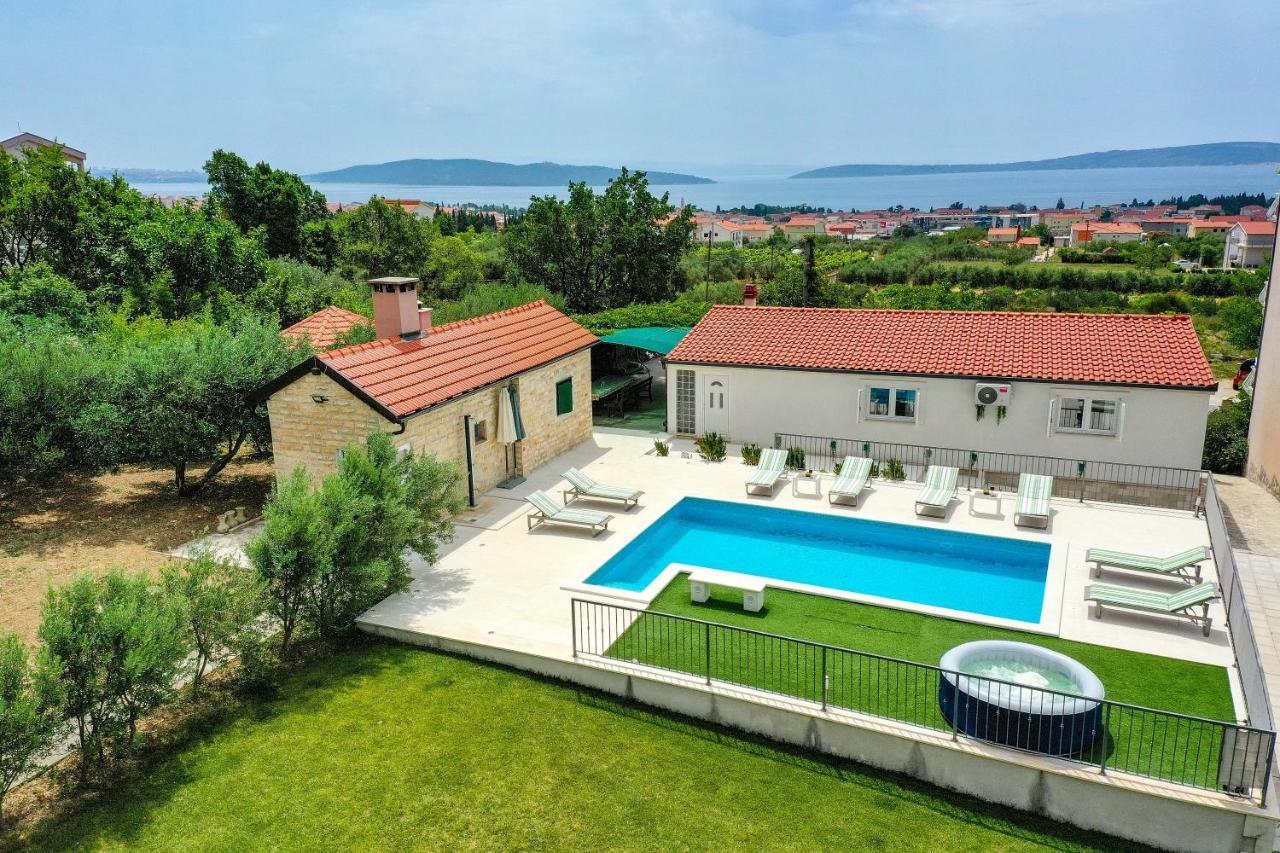 Home Away From Home With Outdoor Pool, Botanical Garden And A Beautiful Sea View Kastela Exterior photo