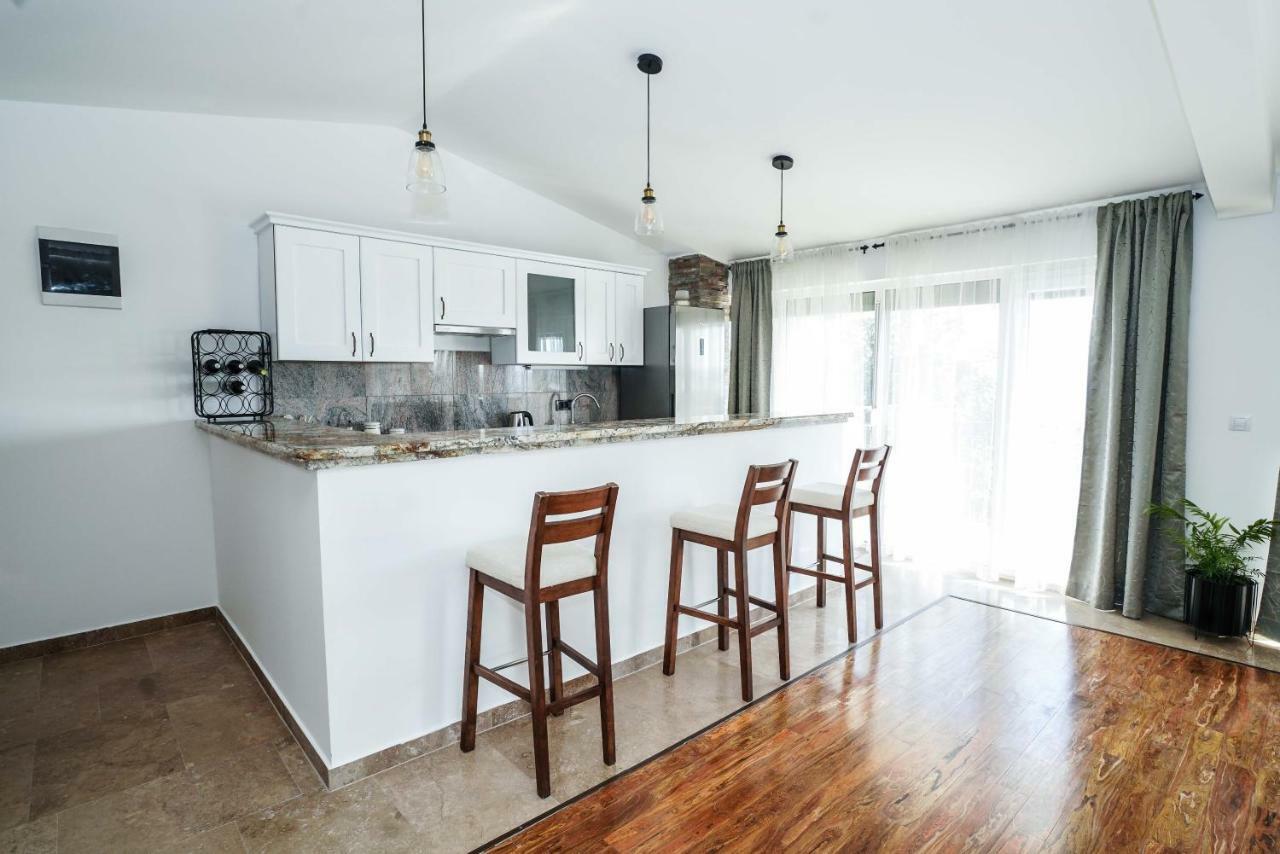 Home Away From Home With Outdoor Pool, Botanical Garden And A Beautiful Sea View Kastela Exterior photo