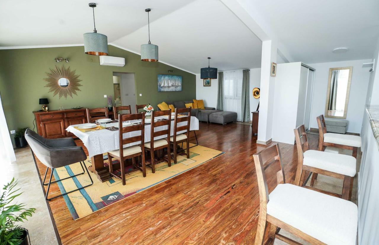 Home Away From Home With Outdoor Pool, Botanical Garden And A Beautiful Sea View Kastela Exterior photo