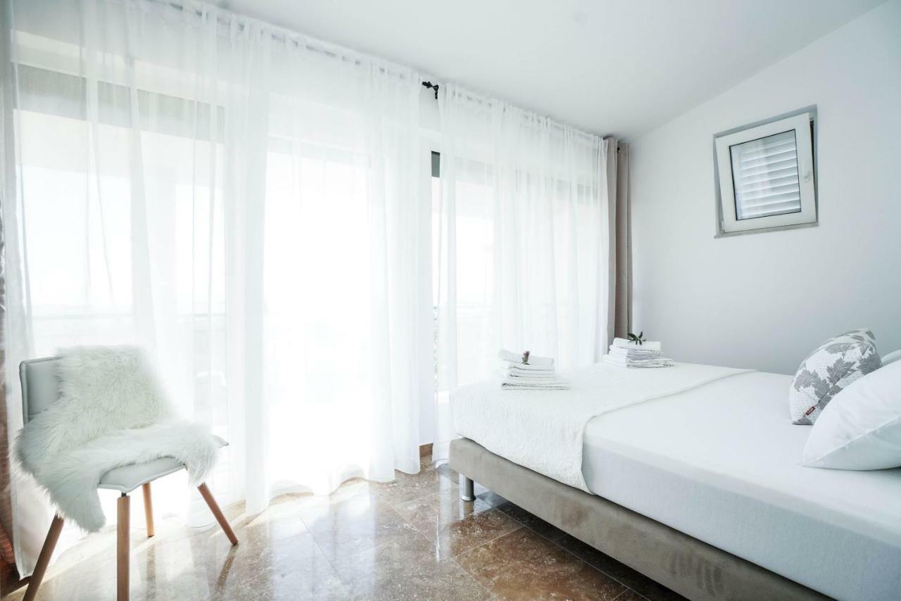 Home Away From Home With Outdoor Pool, Botanical Garden And A Beautiful Sea View Kastela Exterior photo