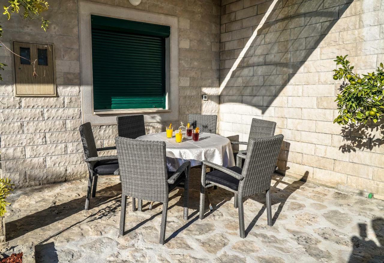 Home Away From Home With Outdoor Pool, Botanical Garden And A Beautiful Sea View Kastela Exterior photo