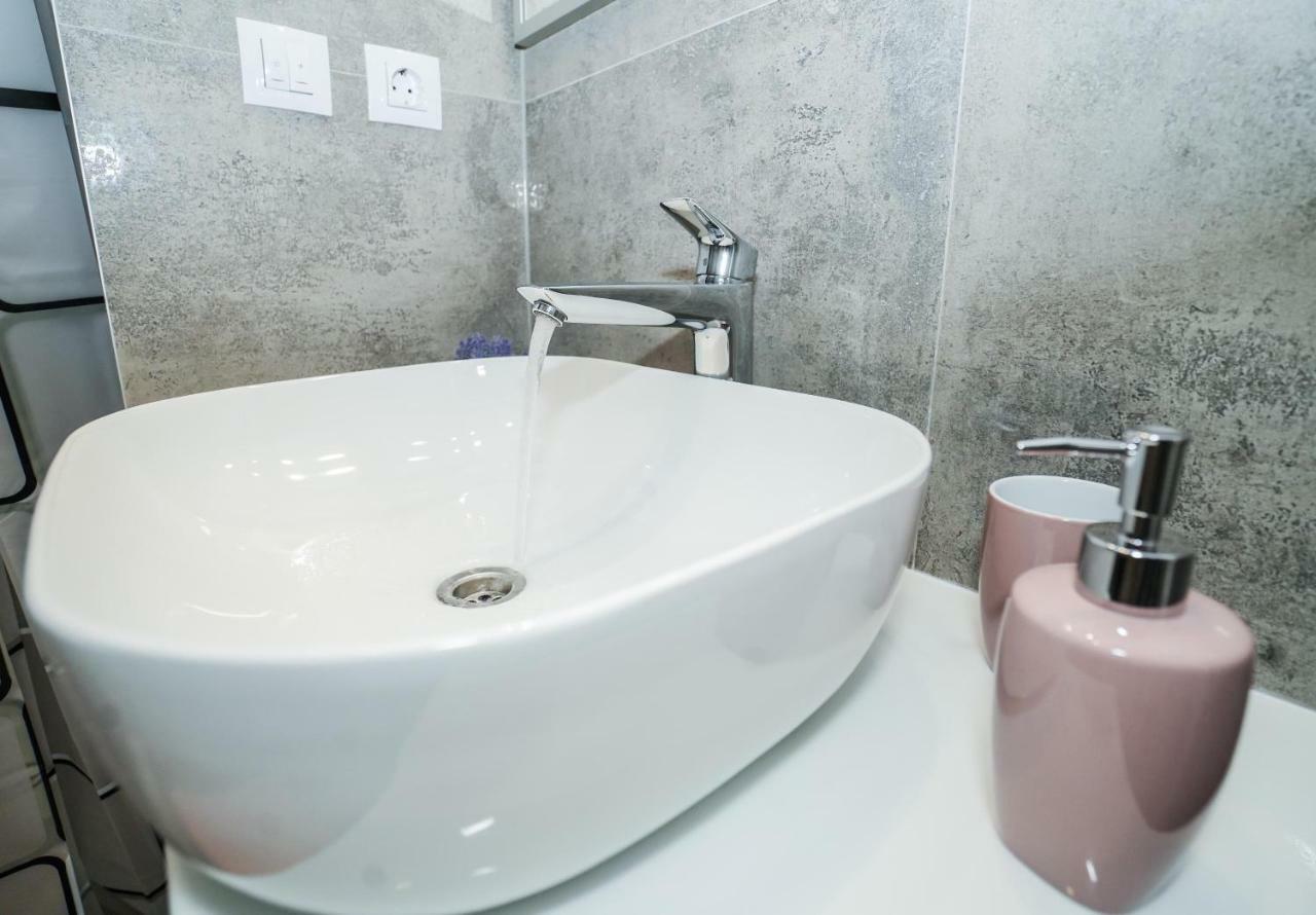 Home Away From Home With Outdoor Pool, Botanical Garden And A Beautiful Sea View Kastela Exterior photo