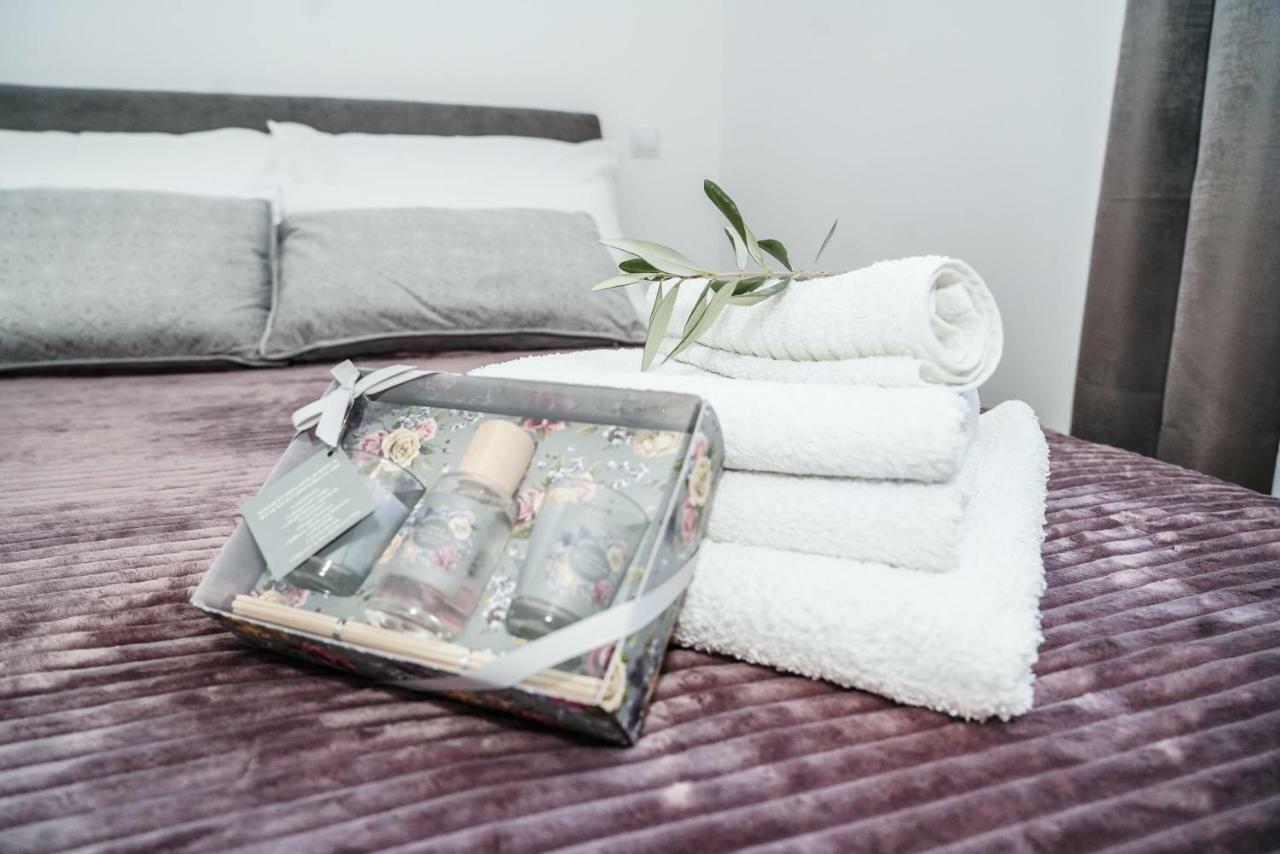 Home Away From Home With Outdoor Pool, Botanical Garden And A Beautiful Sea View Kastela Exterior photo