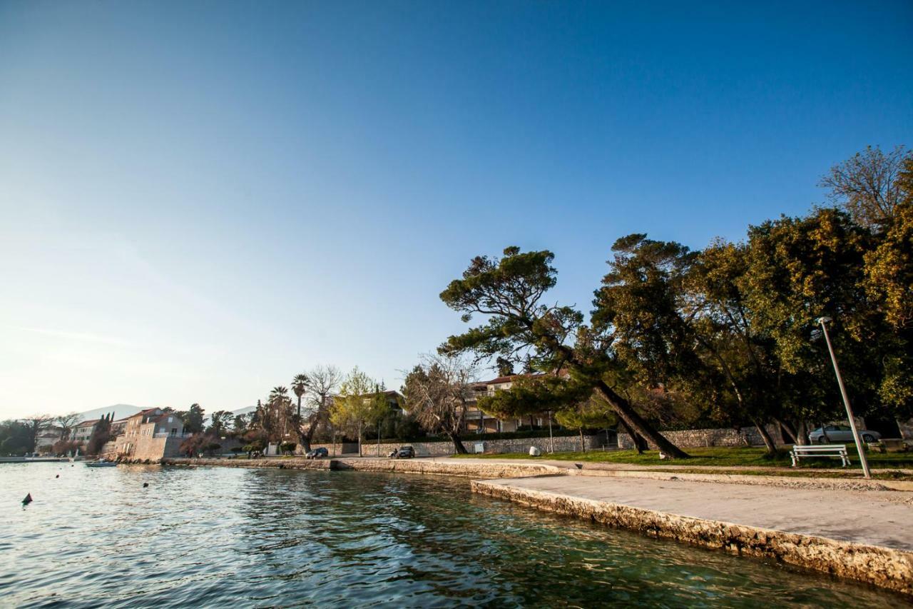 Home Away From Home With Outdoor Pool, Botanical Garden And A Beautiful Sea View Kastela Exterior photo
